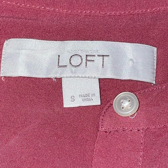 3 Cute Loft Tops - Picture 6 of 11